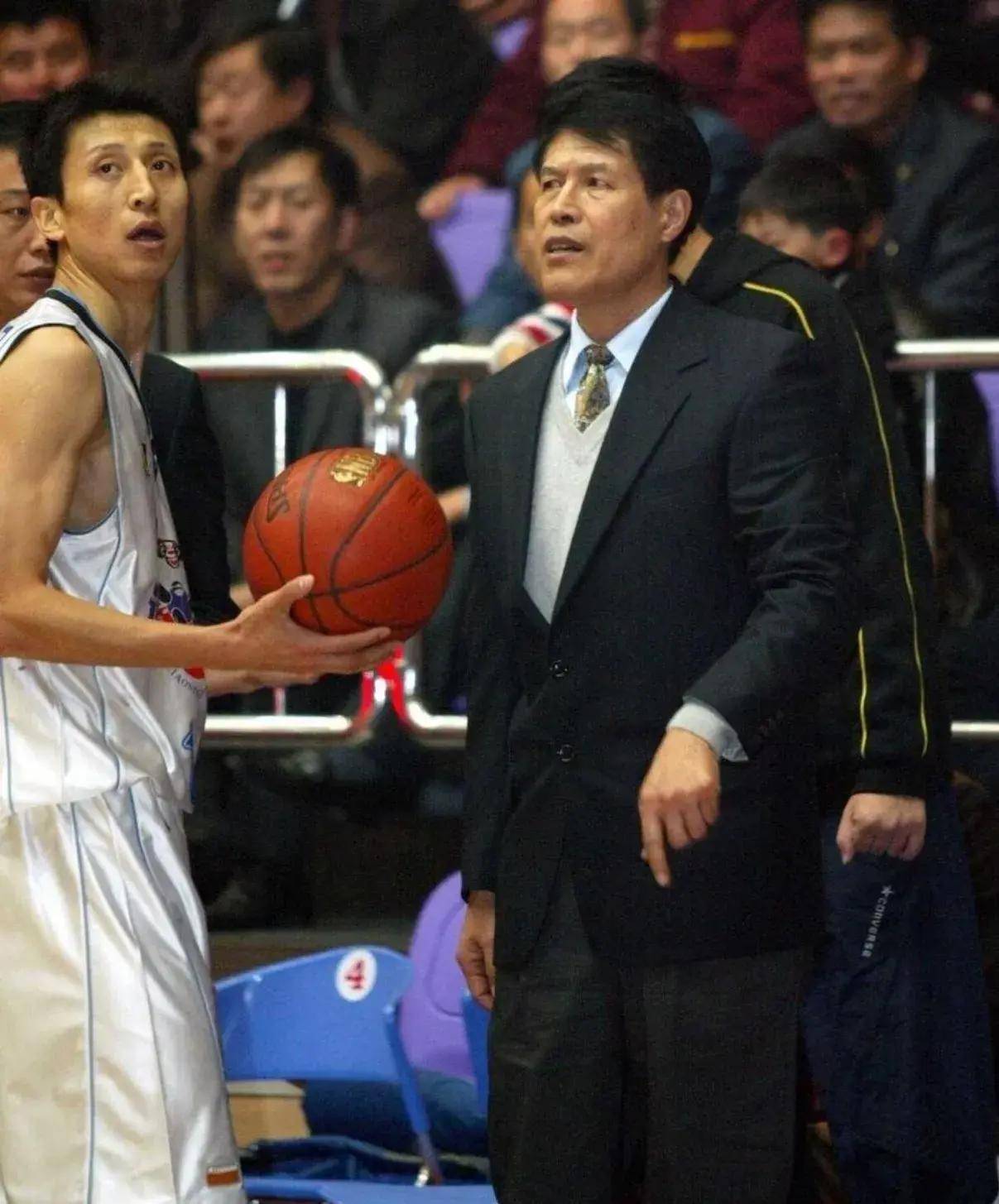 篮球教练团队迎来了一名新晋教练