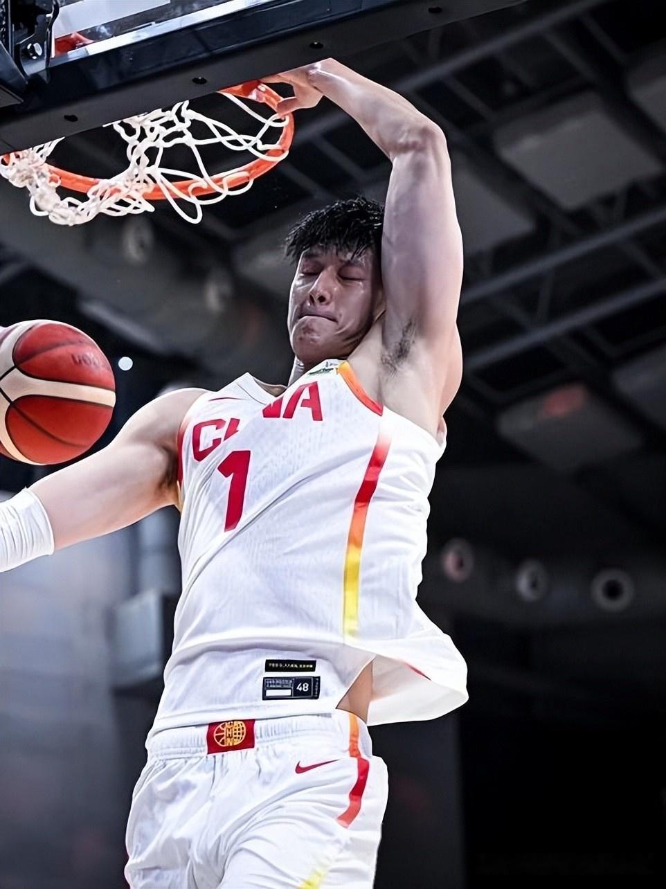 篮球巨星因努力训练成为模范队员 篮球巨星因努力训练成为模范队员