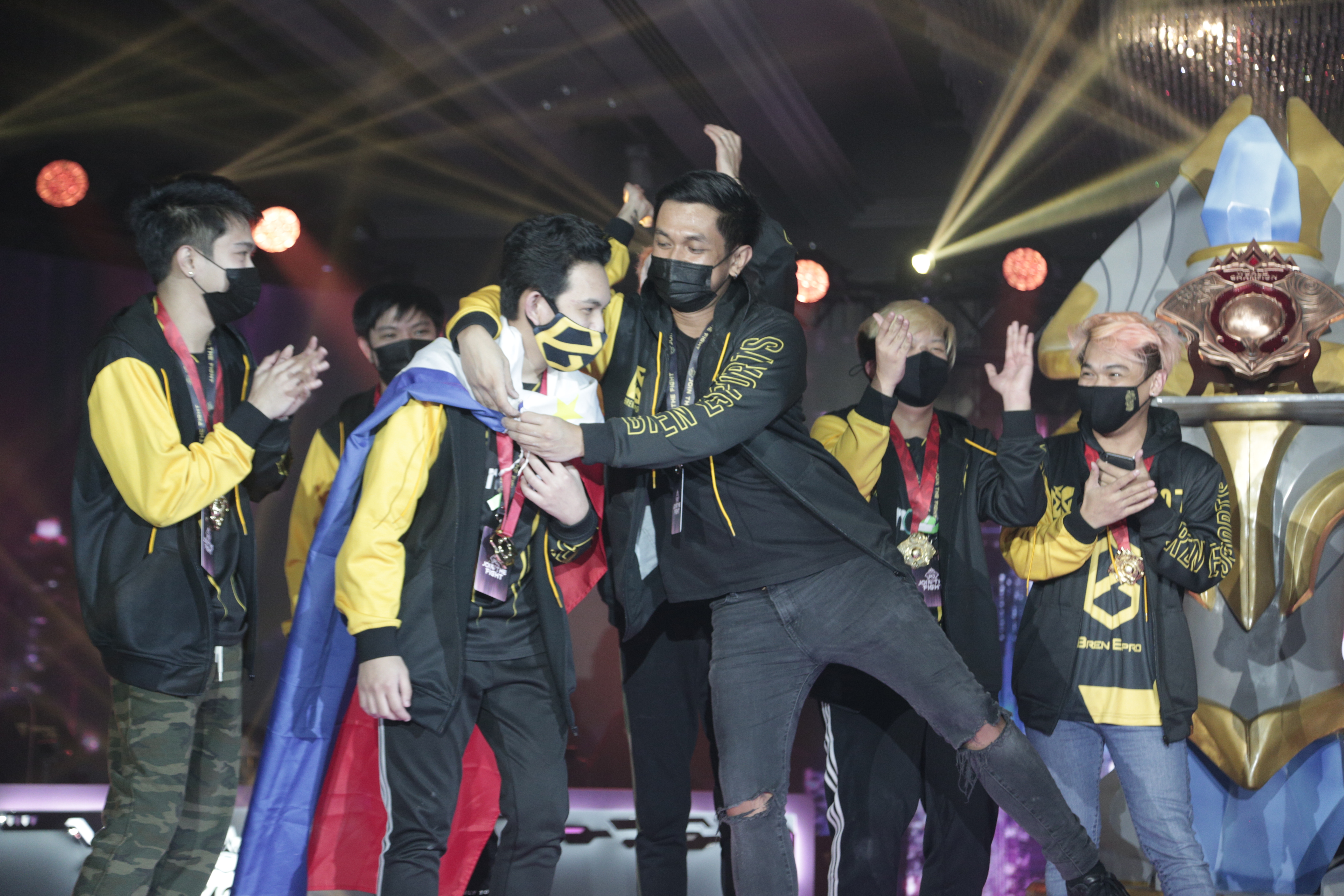 包含势均力敌!双方在场上激烈对抗的词条 包含势均力敌!双方在场上激烈对抗的词条