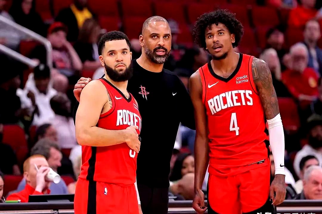 爱游戏体育网站-雄鹿队全员发威，轻松击败对手晋级的简单介绍